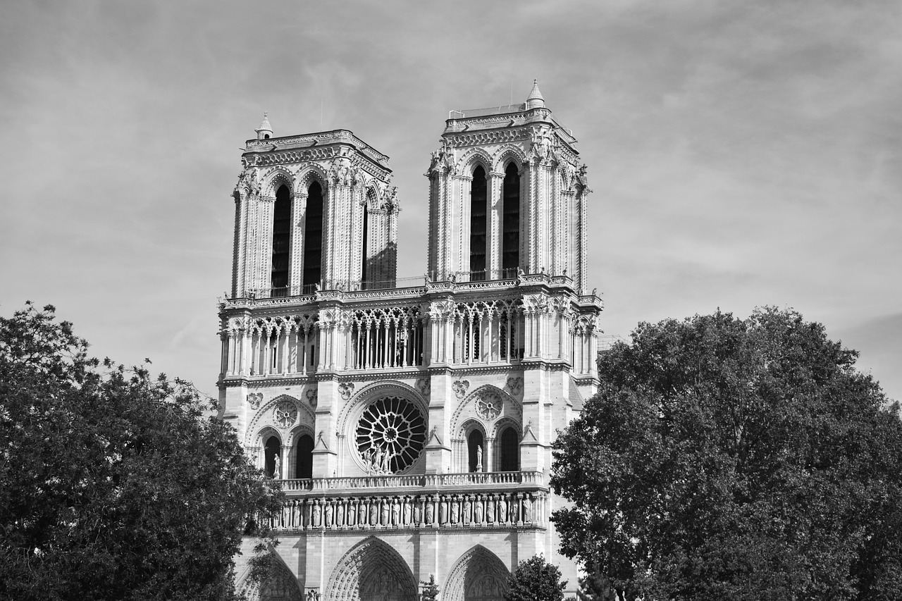 ein whistleblower ist eine person, die intern missstände oder illegale aktivitäten in einer organisation offenlegt, um transparenz und gerechtigkeit zu fördern.