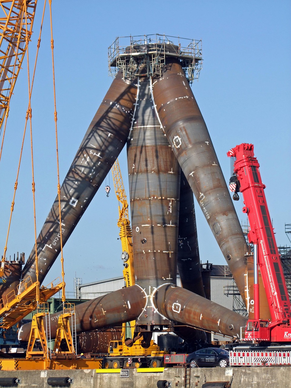 offshore-windenergie: nachhaltige und effiziente stromerzeugung durch windkraftanlagen auf see, die saubere energie für eine grünere zukunft liefern.